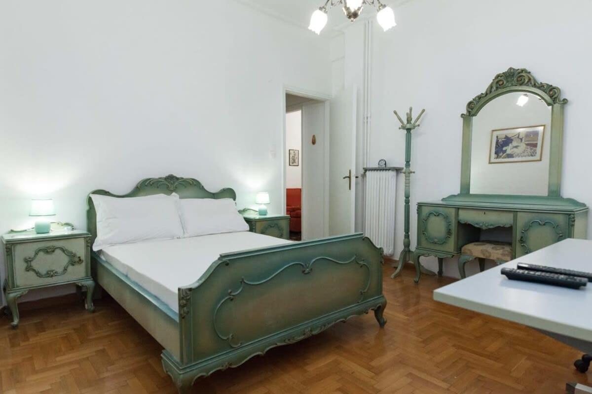 Charming Vintage 2Br Apartment With Balcony In Koukaki Афины Экстерьер фото