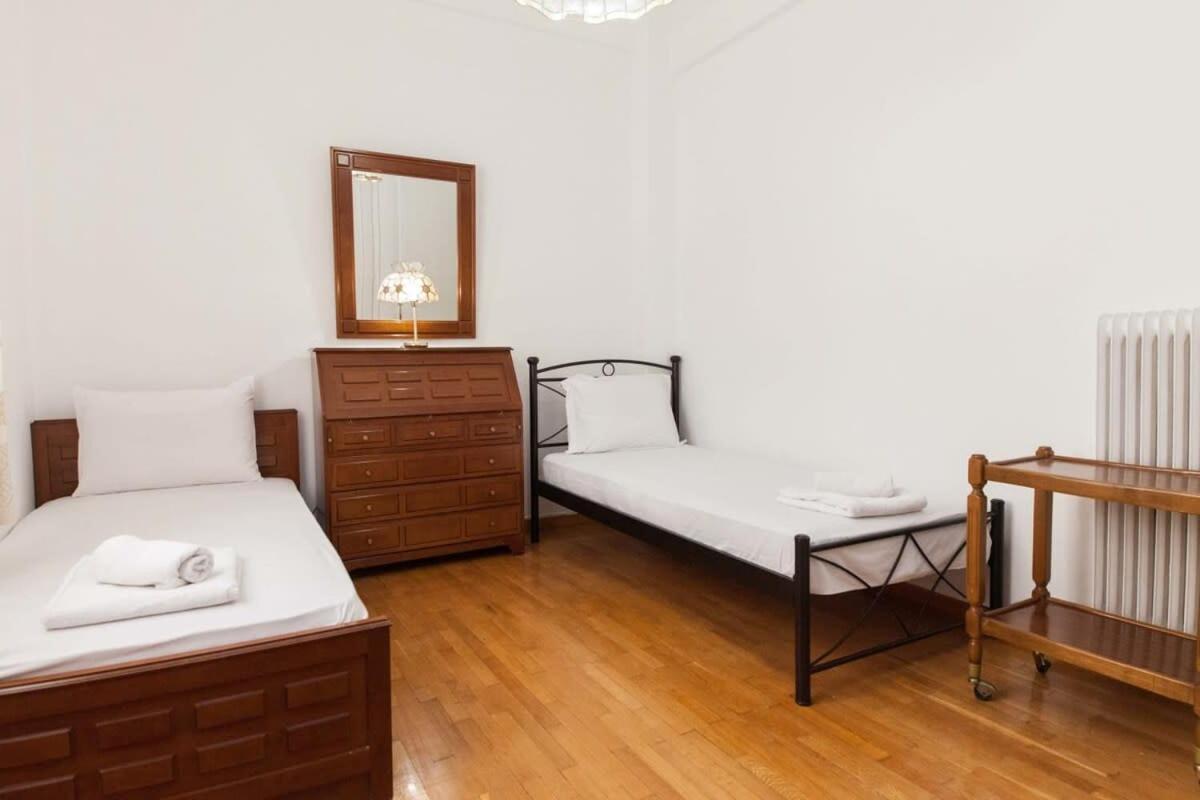 Charming Vintage 2Br Apartment With Balcony In Koukaki Афины Экстерьер фото