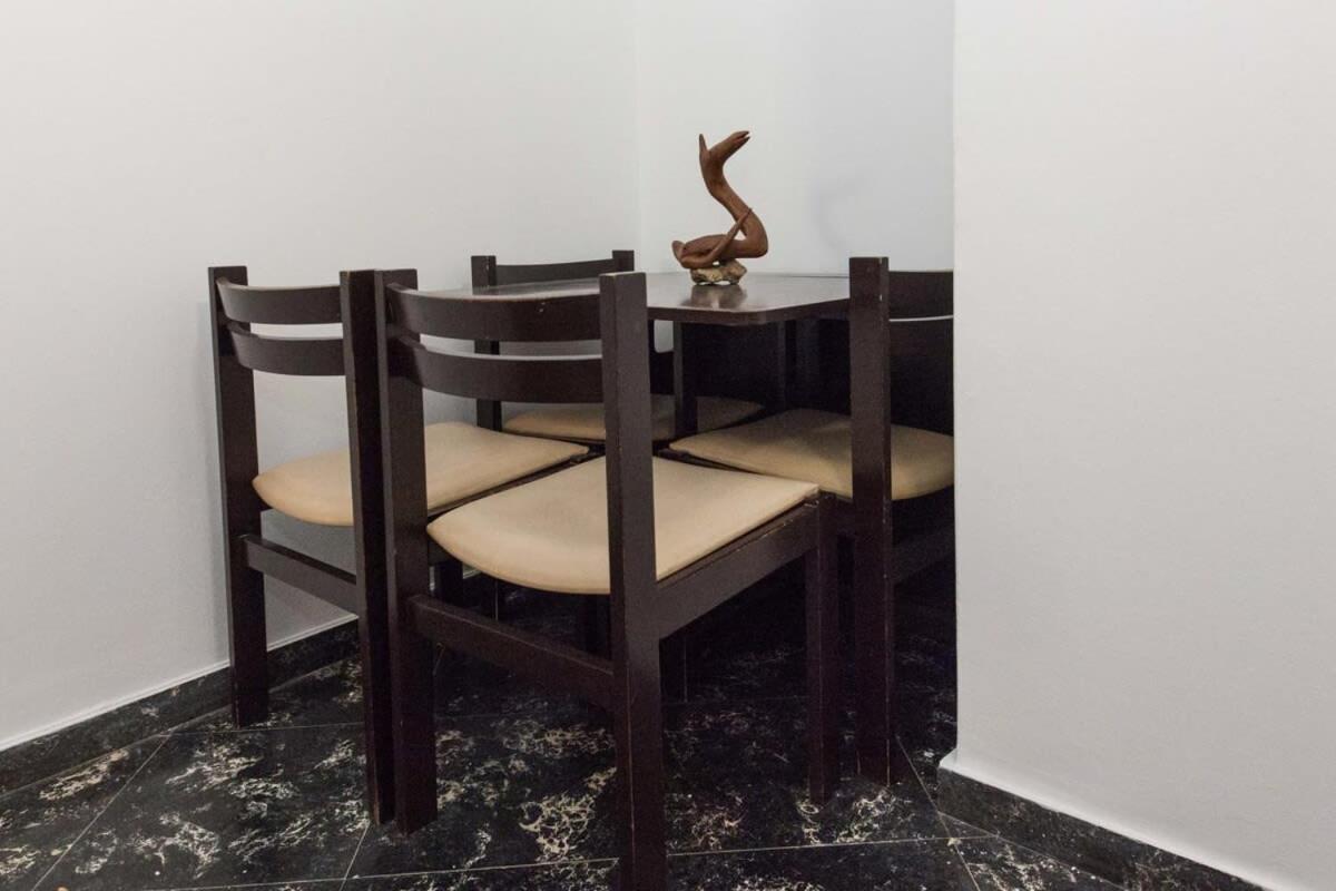 Charming Vintage 2Br Apartment With Balcony In Koukaki Афины Экстерьер фото