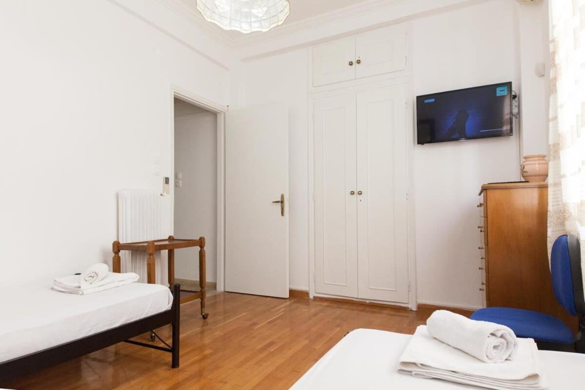 Charming Vintage 2Br Apartment With Balcony In Koukaki Афины Экстерьер фото