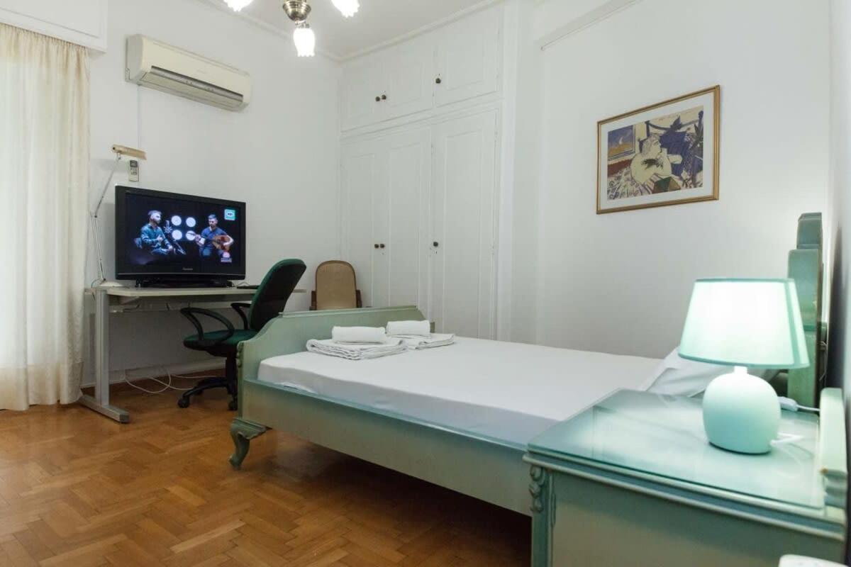 Charming Vintage 2Br Apartment With Balcony In Koukaki Афины Экстерьер фото