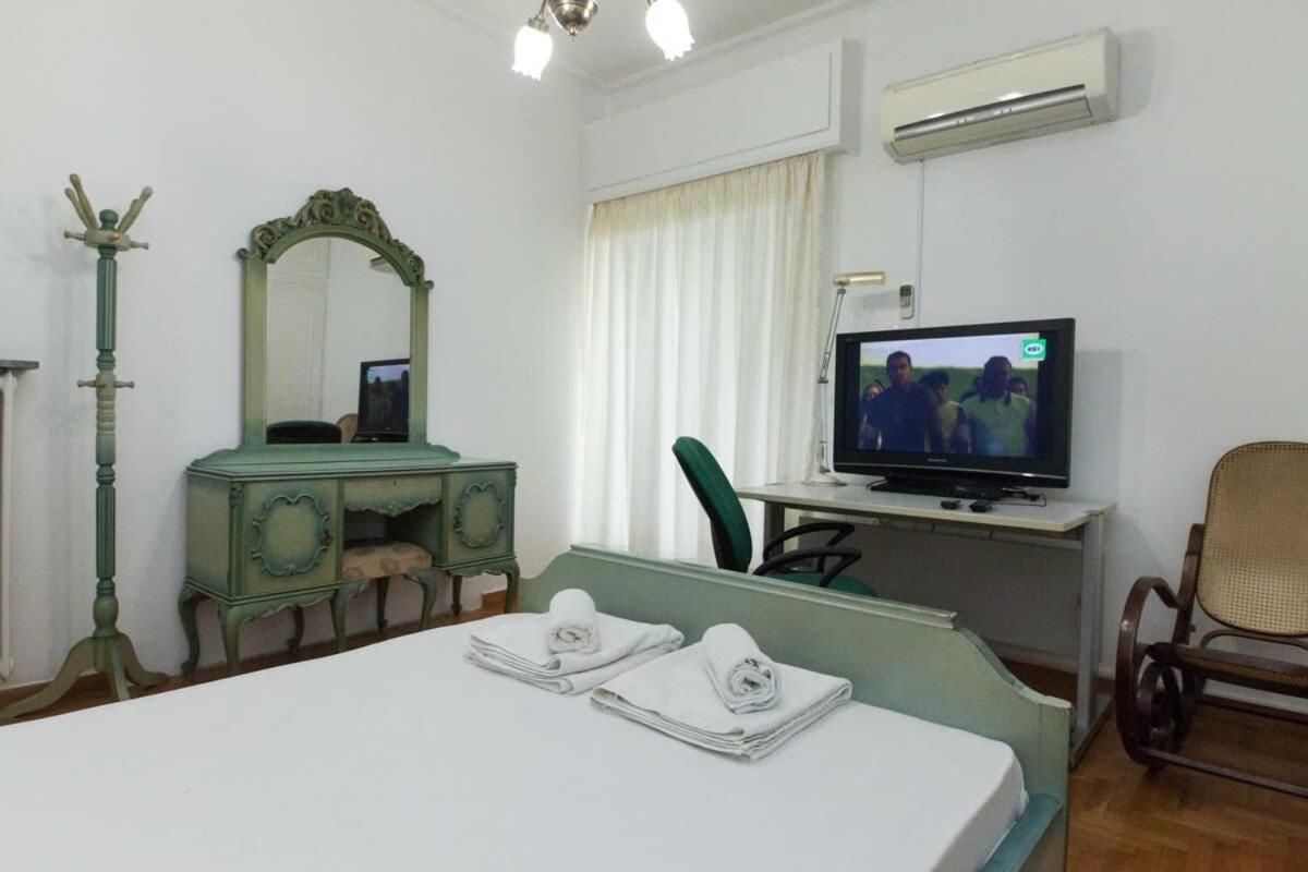 Charming Vintage 2Br Apartment With Balcony In Koukaki Афины Экстерьер фото